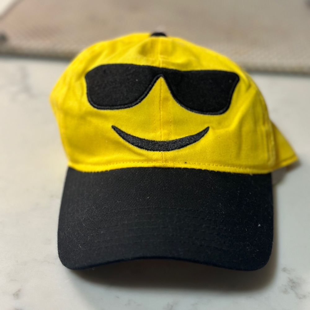 🆕 NWT Emoji Baseball Cap with Black Accents, yellow/blk
